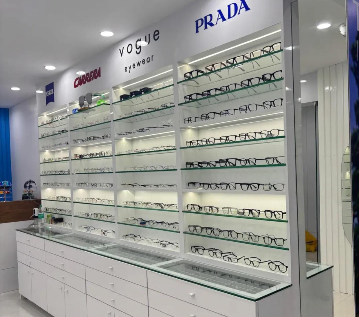 EYE Q OPTICS IRINAVE & PAPPINISSERI